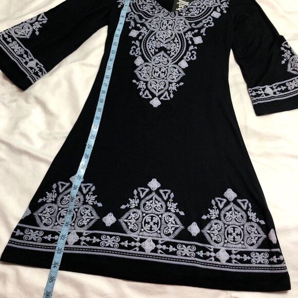 NWT!!! Womens Boutique Dress Size 4 Scoop V-Neck Black with Silver Blue Design - Picture 8 of 8